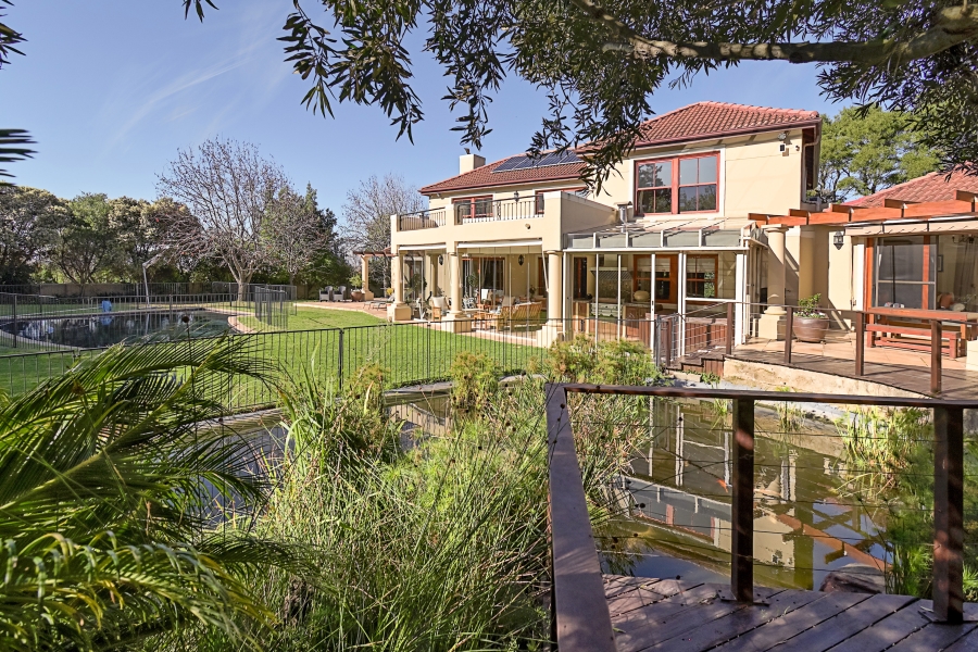 7 Bedroom Property for Sale in Zwaanswyk Western Cape